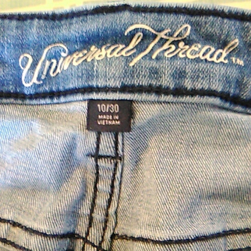 Bundle of Universal Thread and Gap Shorts - Picture 5 of 13